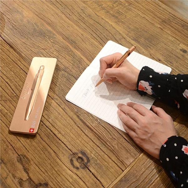 [Caran d'Ache]849 ギフトライン ボールペン