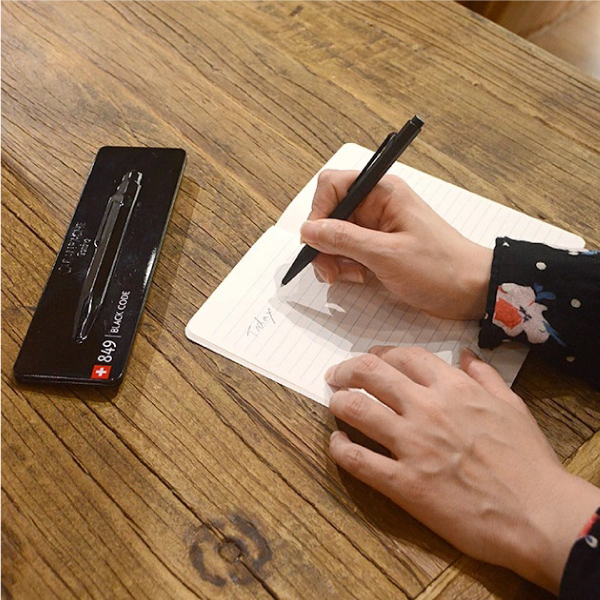 [Caran d'Ache]849 ギフトライン ボールペン