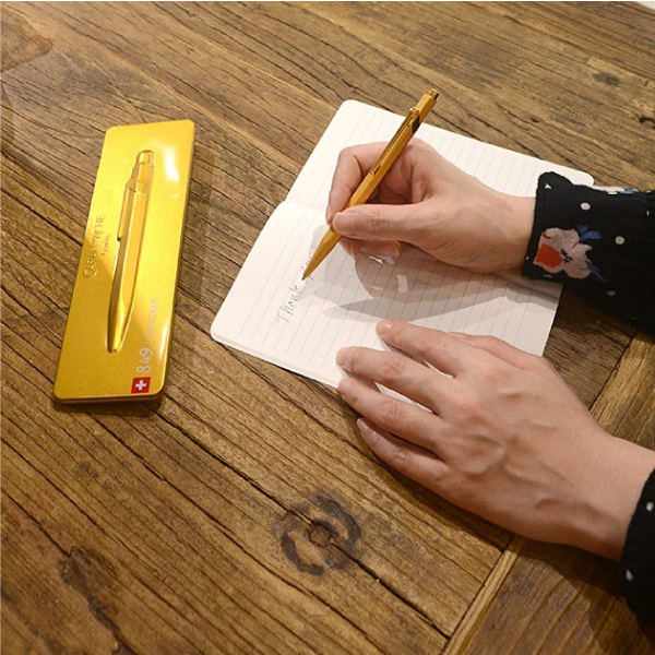 [Caran d'Ache]849 ギフトライン ボールペン