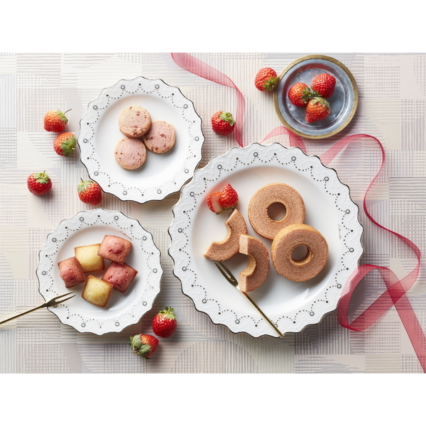 あまおう苺バウムクーヘン＆プチフィナンシェ ギフトボックス