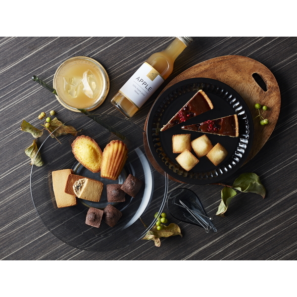 [パティスリー プチメルシ]フルーツドリンク&ガトーセレクション