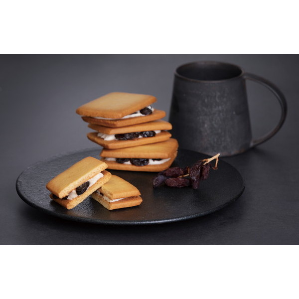 [モンシャルール カフェ]レーズンサンド・コーヒーセット